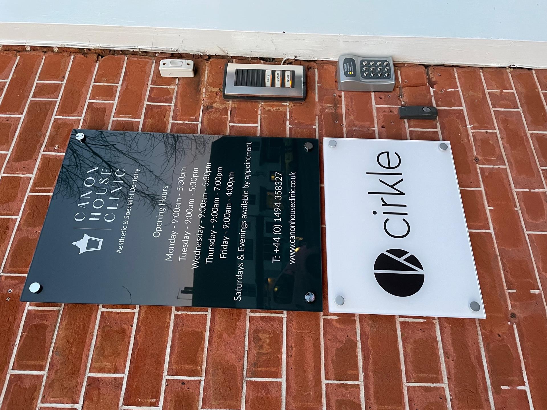 New Dentist Signs in Beaconsfield