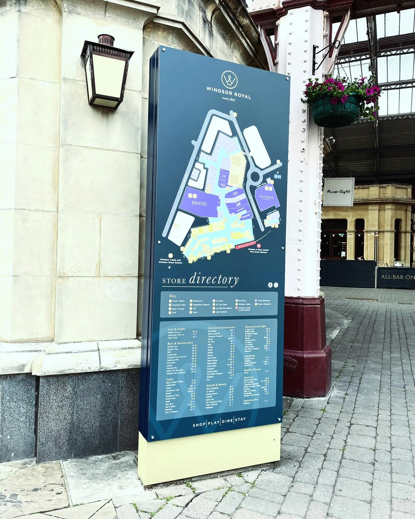 Freestanding shopping centre totem sign