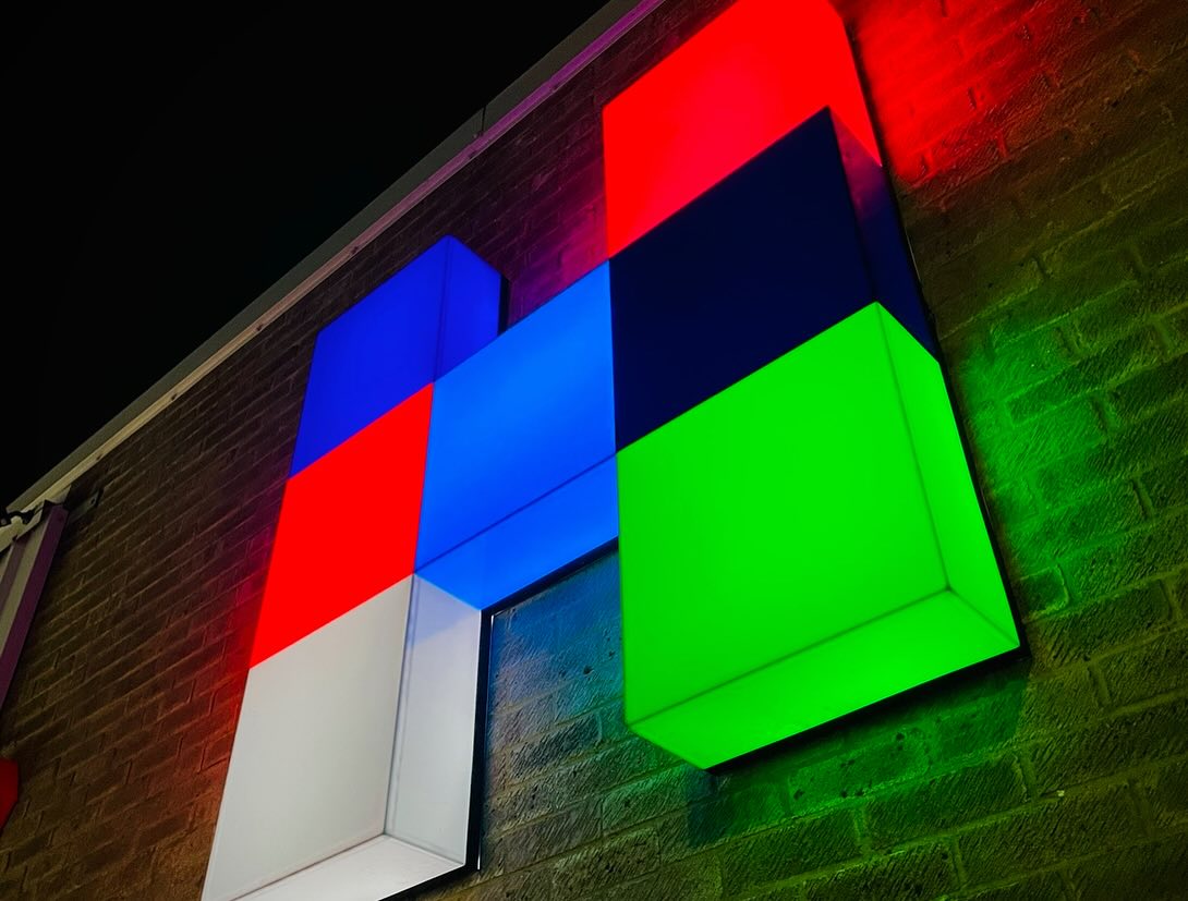 Brighten Your Brand with Stunning Illuminated Signage & 3D Lettering!