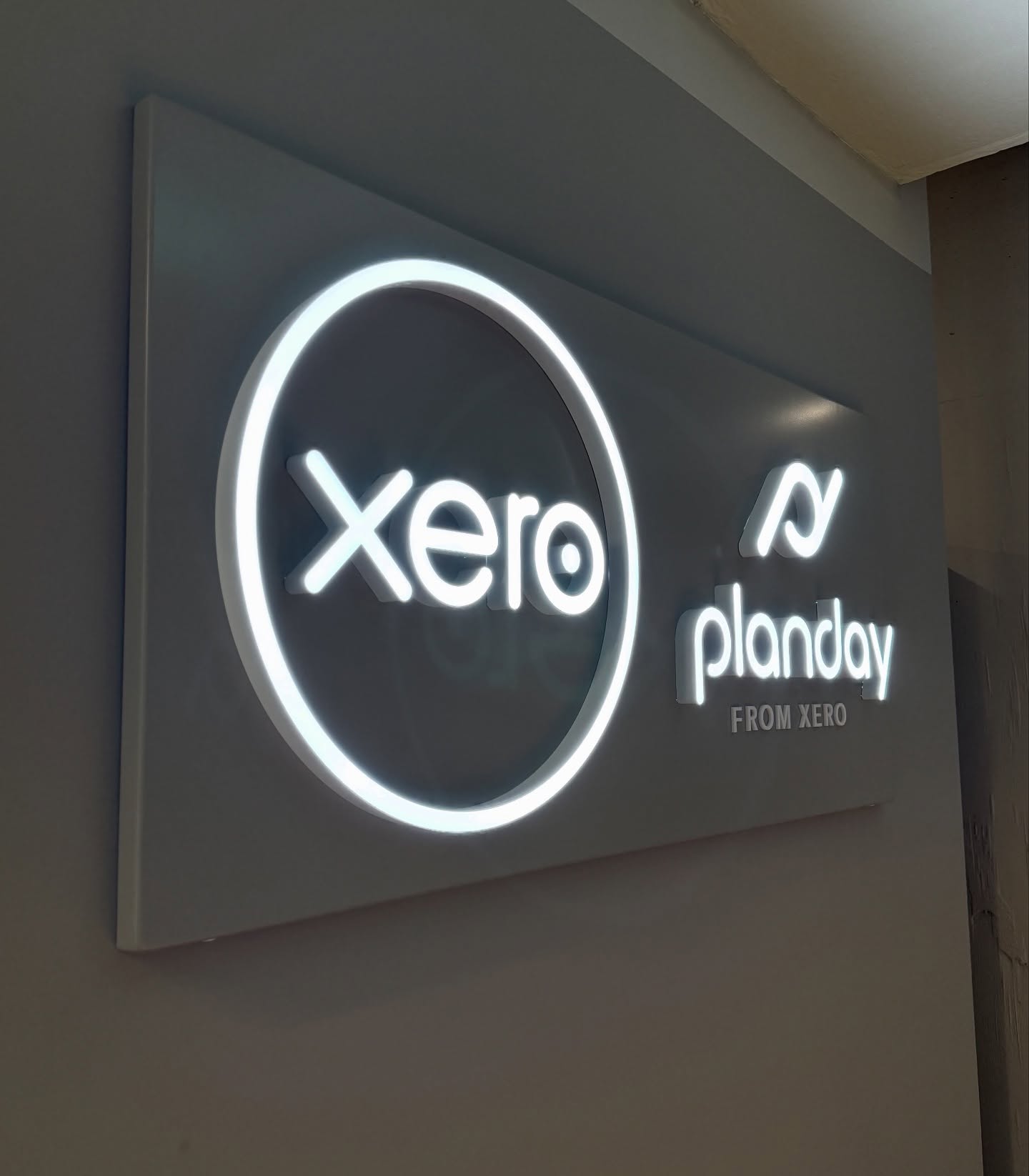 London Illuminated Signage & Wall Murals